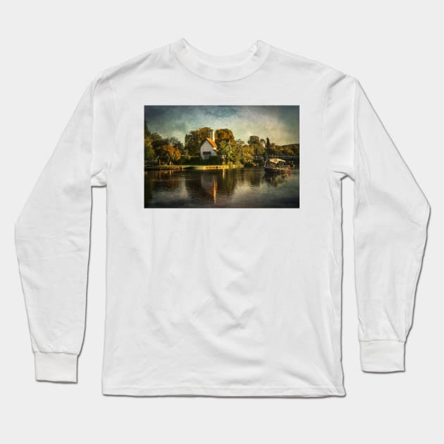 The River At Goring on Thames Long Sleeve T-Shirt by IanWL